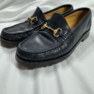 Vintage Cole Haan crafted in Italy Navy Leather Loafers w/Gold Detail size 6.5